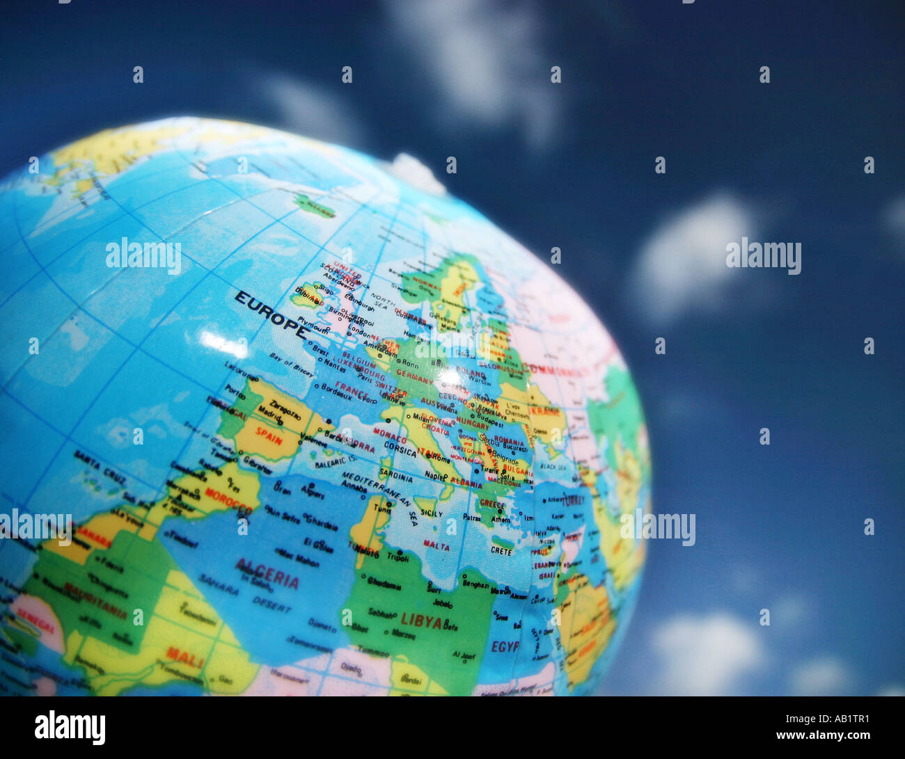 Karte von Europa auf einem aufblasbaren Globus Stockfoto