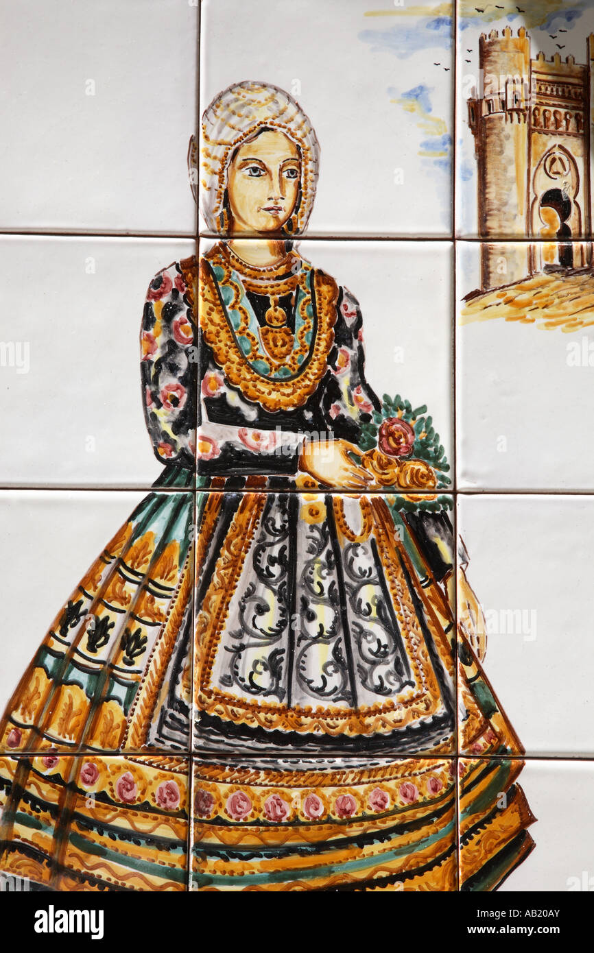 Typische Kleid von Toledo gemalt auf Fliesen Kastilien-La Mancha, Spanien Stockfoto