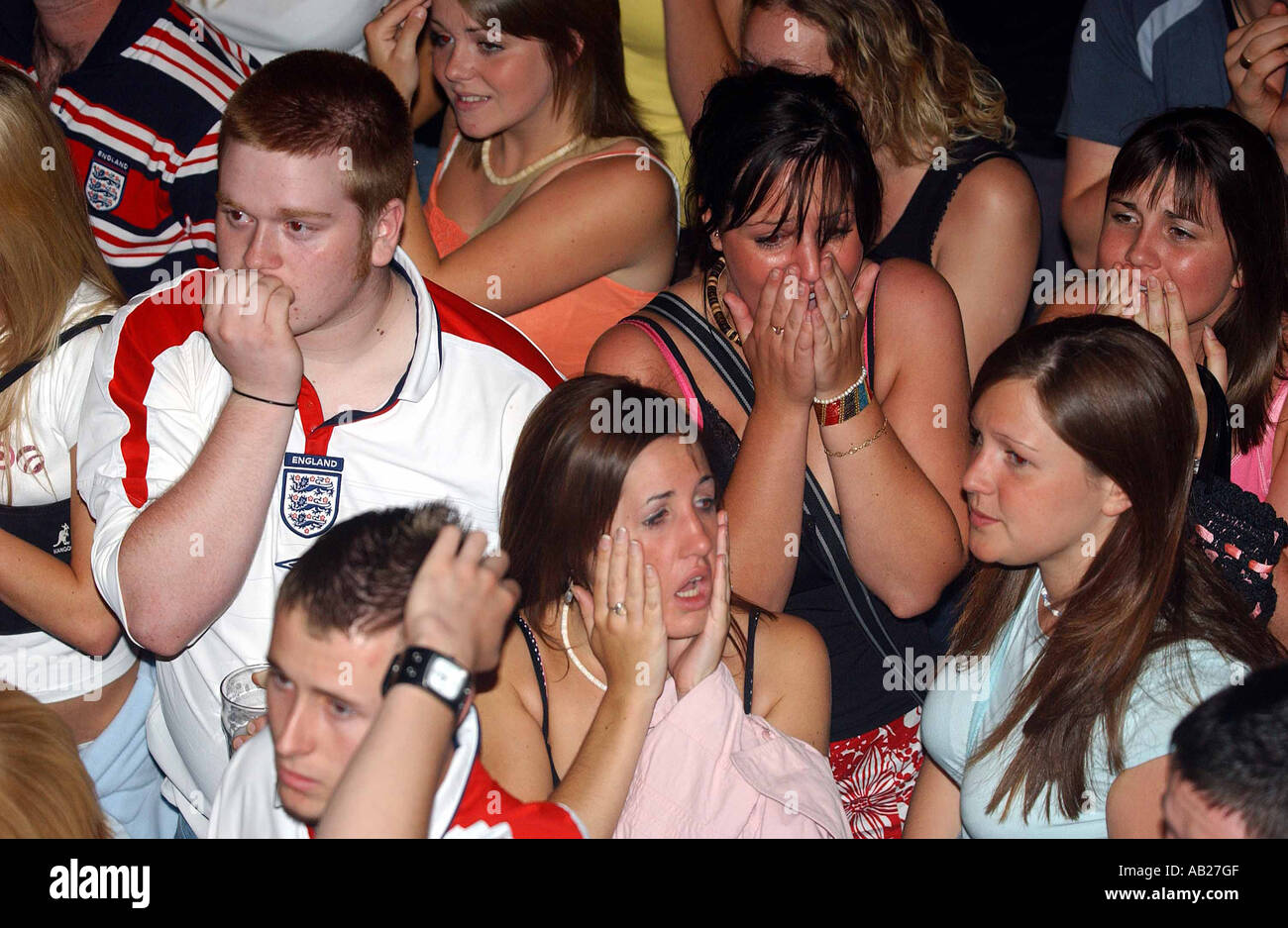 England Fußball-Fans emotional nach Niederlage Stockfoto