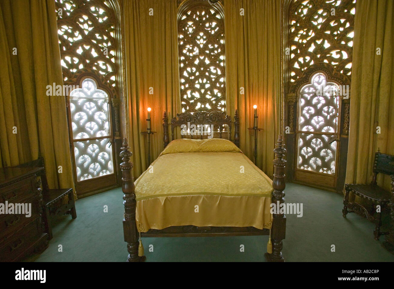 William Randolph Hearst s Schlafzimmer im Hearst Castle Amerika s Burg San Simeon Zentralküste Kalifornien Stockfoto