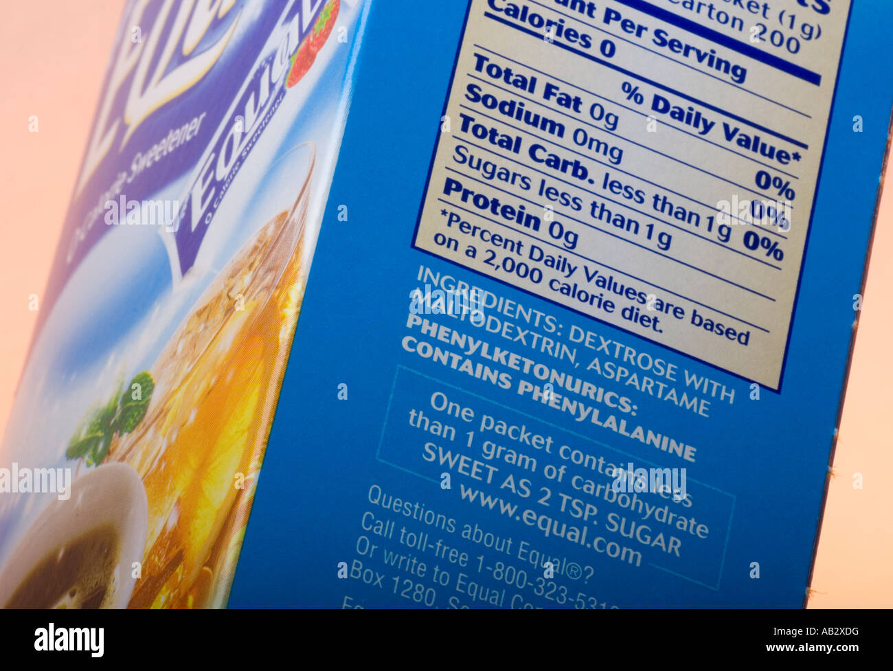 Gleiche Marke Süßstoff (Aspartam) Label zeigt die Warnung "enthält  Phenylalanin Stockfotografie - Alamy