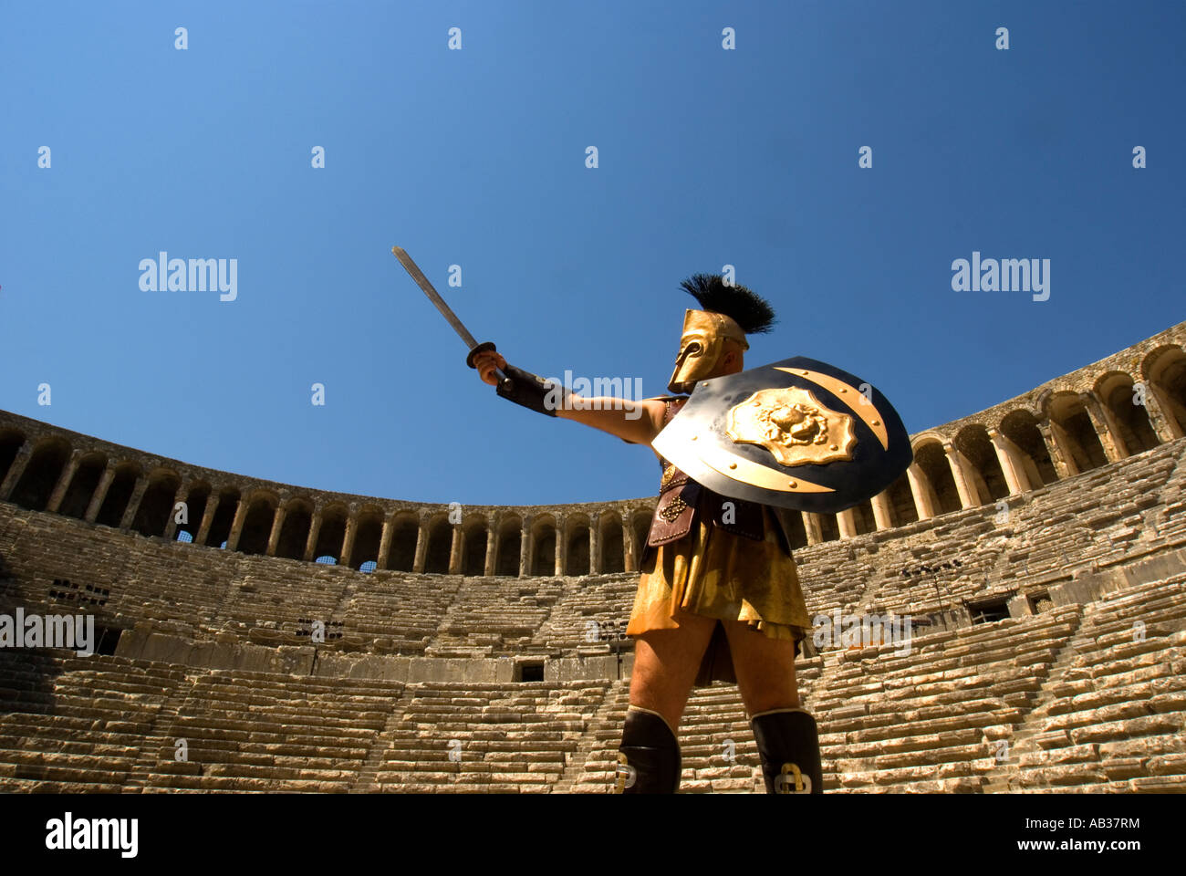 Römischer Soldat, historische Reenactor im Theater von Aspendos, Antalya, Türkei Stockfoto