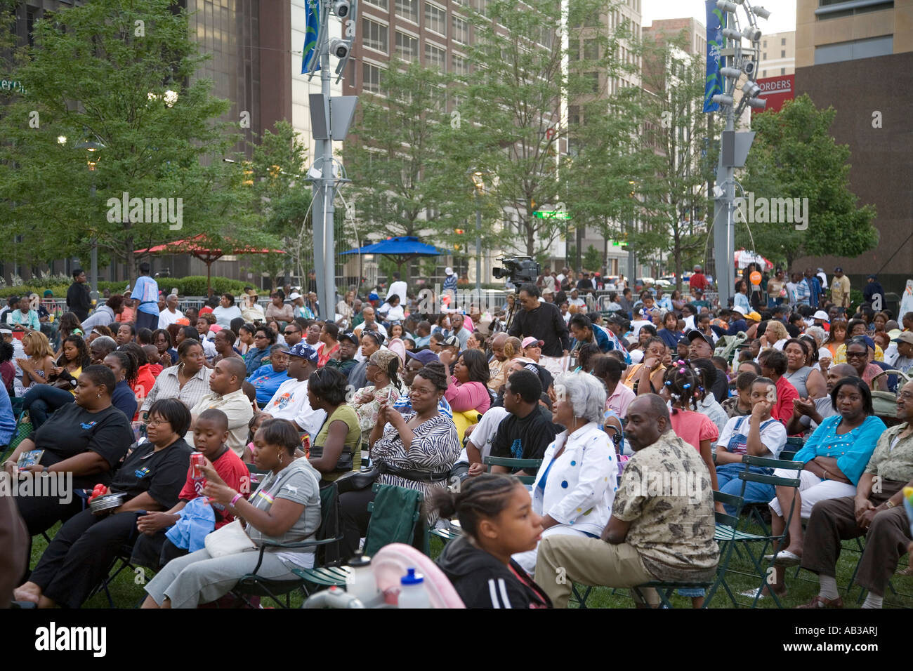 Detroit Michigan hört eine Menschenmenge zu einem Konzert im Campus Martius park Stockfoto