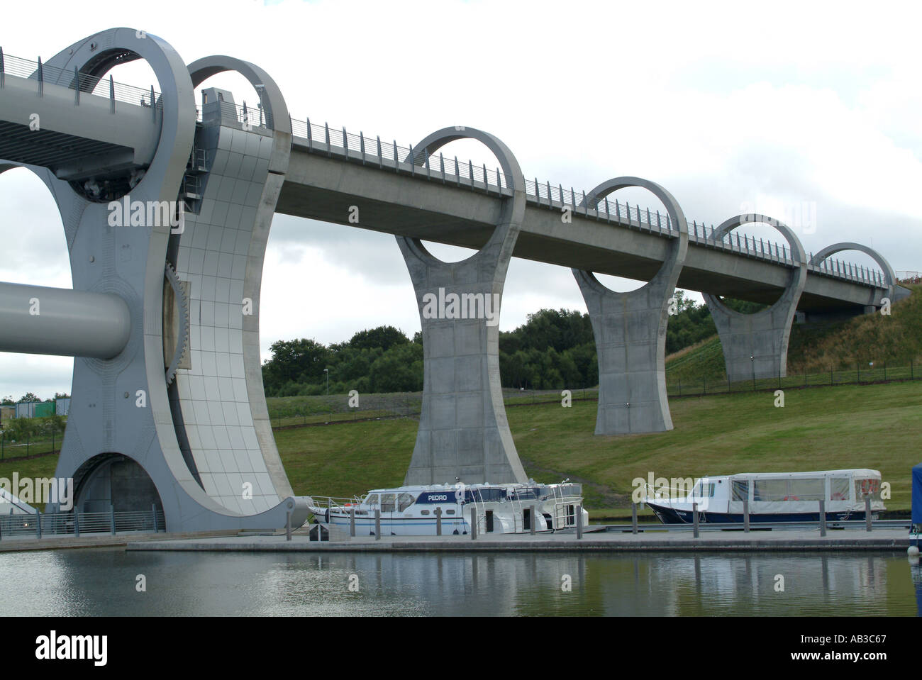 Oberwagen Schiffshebewerk Falkirk Wheel und Becken Tiefland Schottland Vereinigtes Königreich Großbritannien Stockfoto