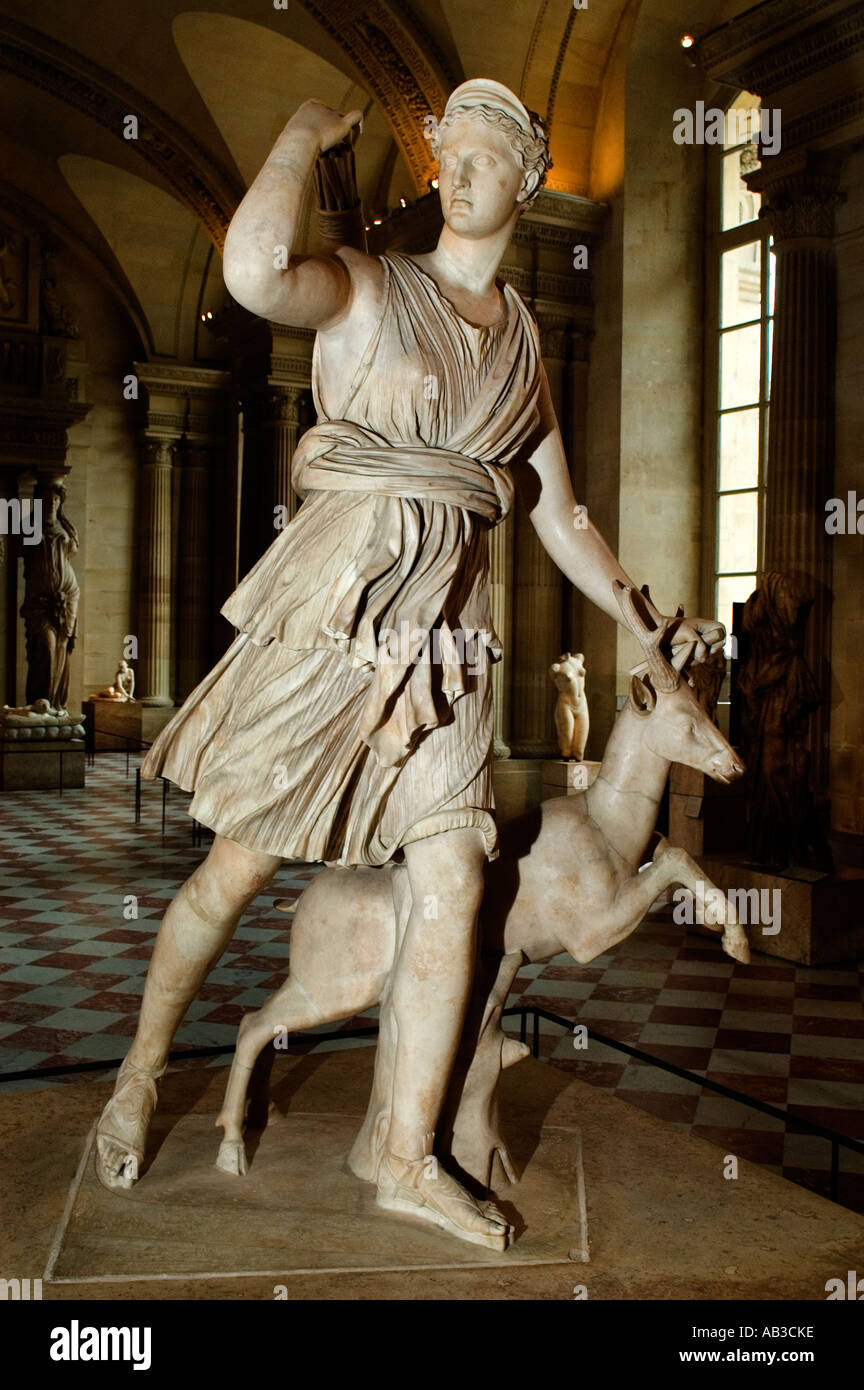 Artemis mit einer Hirschkuh besser bekannt als Diana von Versailles römischen 1 - 2 Cent AD-Kopie eines verlorenen griechischen Originals des Baues 325 BC Stockfoto