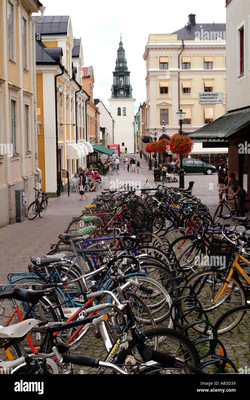 Straße Straße in Linköping in Schweden mit vielen Push Fahrrad Zyklus südlichen Schweden Norrköping Südschweden Skandinavien schwedische t Stockfoto