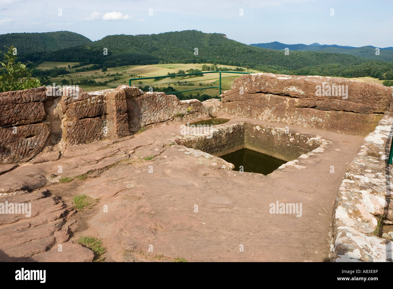 Burg Drachenfels Castle in der Nähe von Busenberg Dahn Pfalz Deutschland Juni 2007 Stockfoto