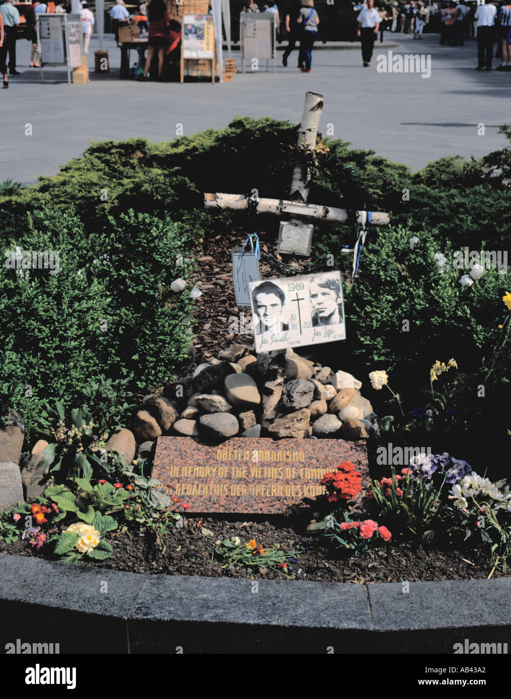 Denkmal Fur Jan Palach Und Jan Zajic Wenzelsplatz New Town Prag Tschechische Republik Stockfotografie Alamy