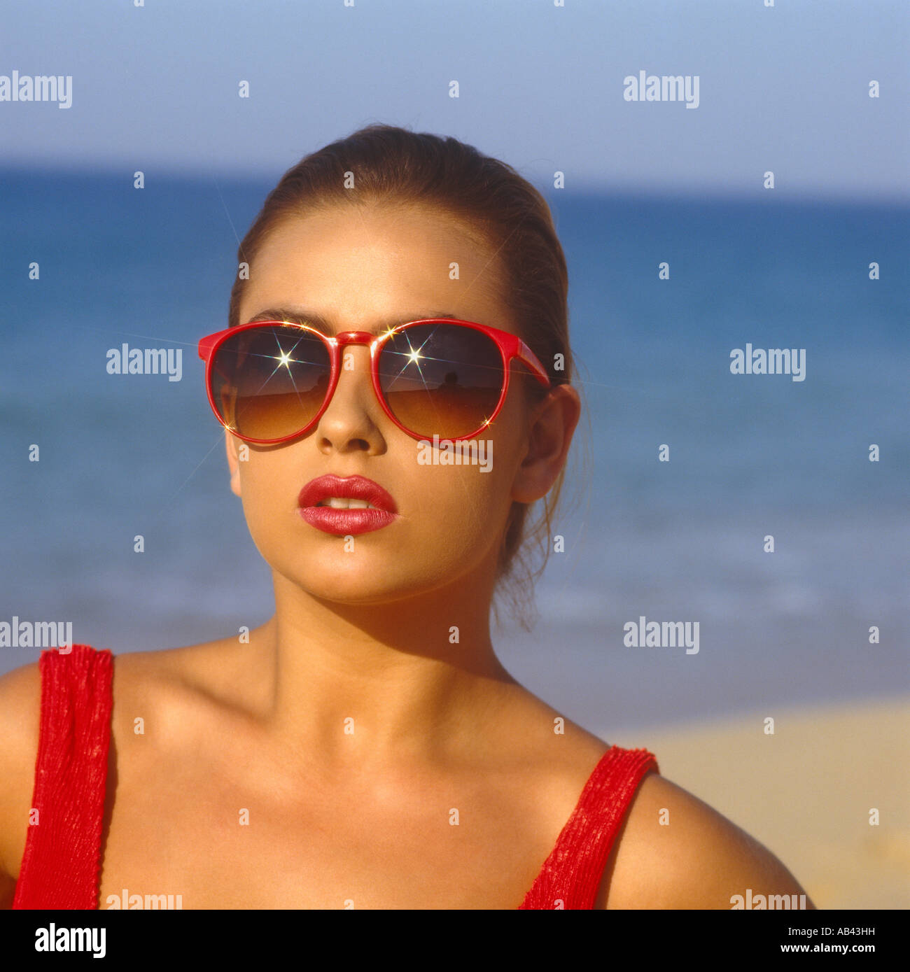 Lisa Bangert mit Sonnenbrille Stockfoto