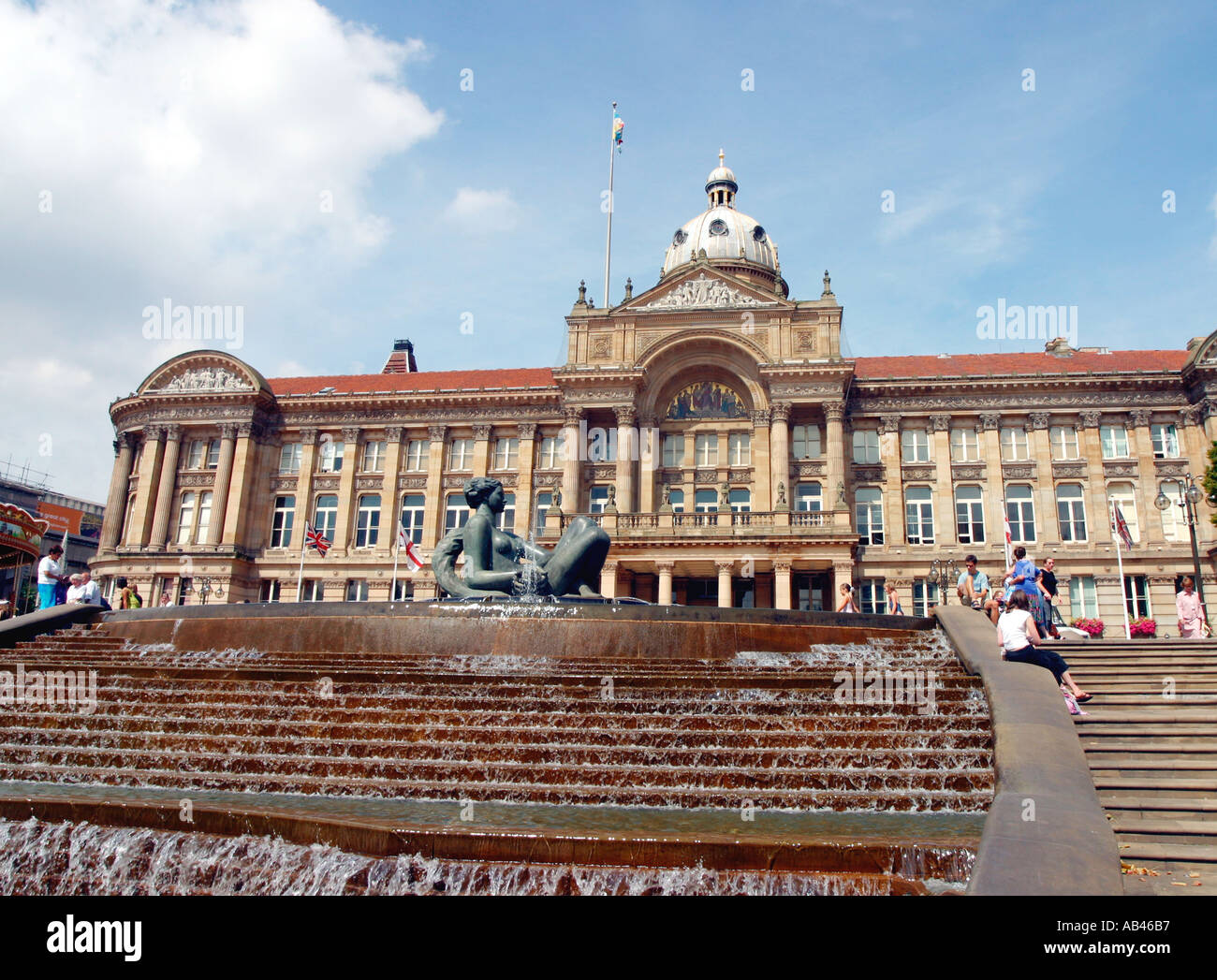 Brunnenskulptur in Victoria Square außerhalb der Rat Haus Birmingham von Dhruva Mistry 1993 die Flittchens im Whirlpool Stockfoto