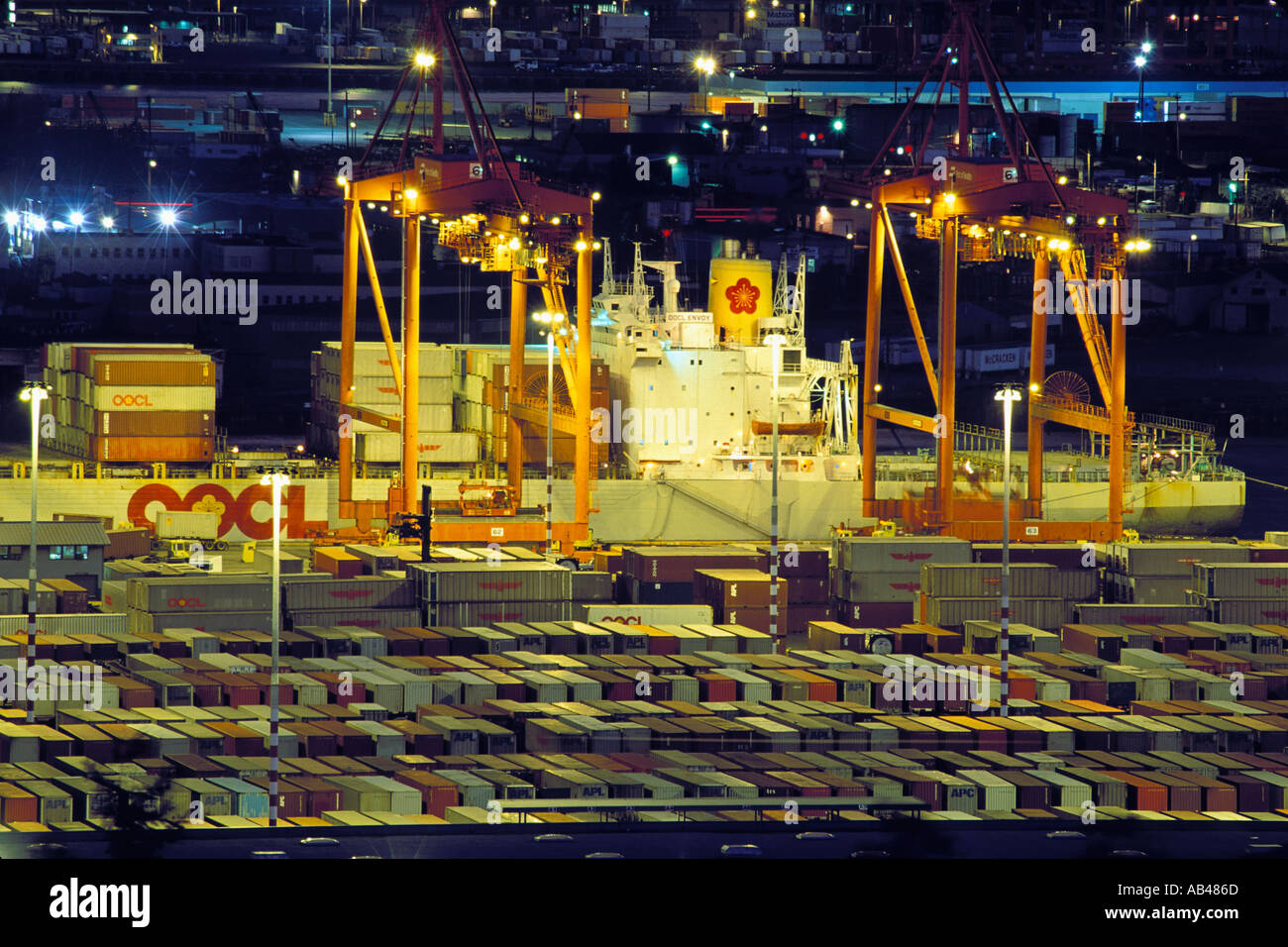 Containerschiff am Dock auf Harbor Island Seattle Washington Waterfront Stockfoto