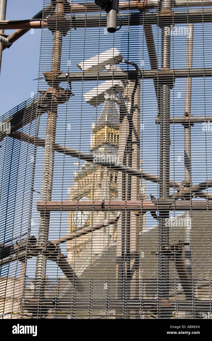 Blick auf Big Ben, den berühmten Uhrturm der Houses of Parliament (auch als Palace of Westminster), London, England, Europa Stockfoto