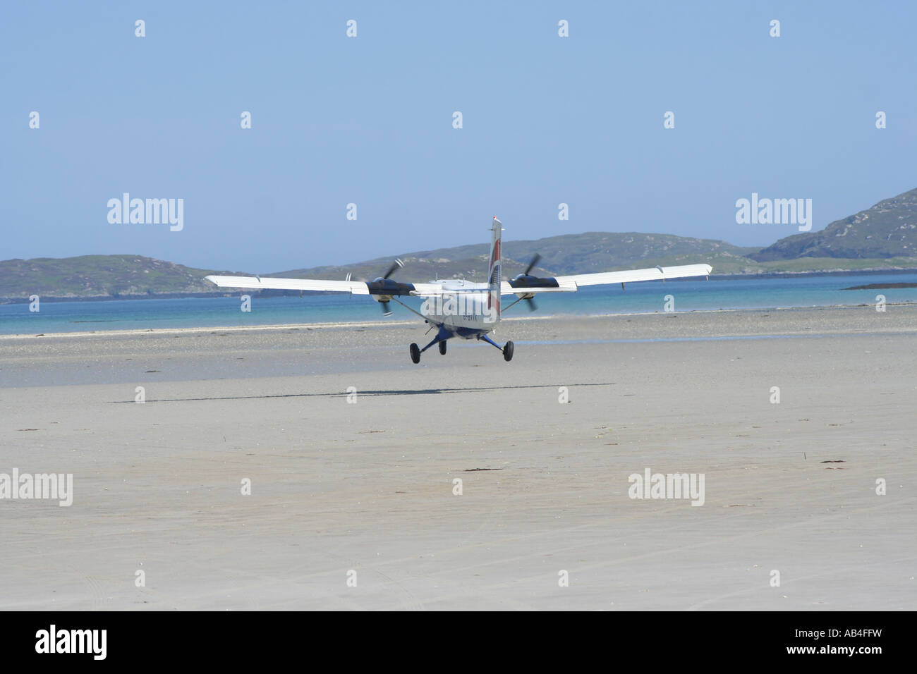 Propellermaschine vom Strand Landebahn Flughafen Isle of Barra Barra Äußere Hebriden Schottland juni 2007 Stockfoto