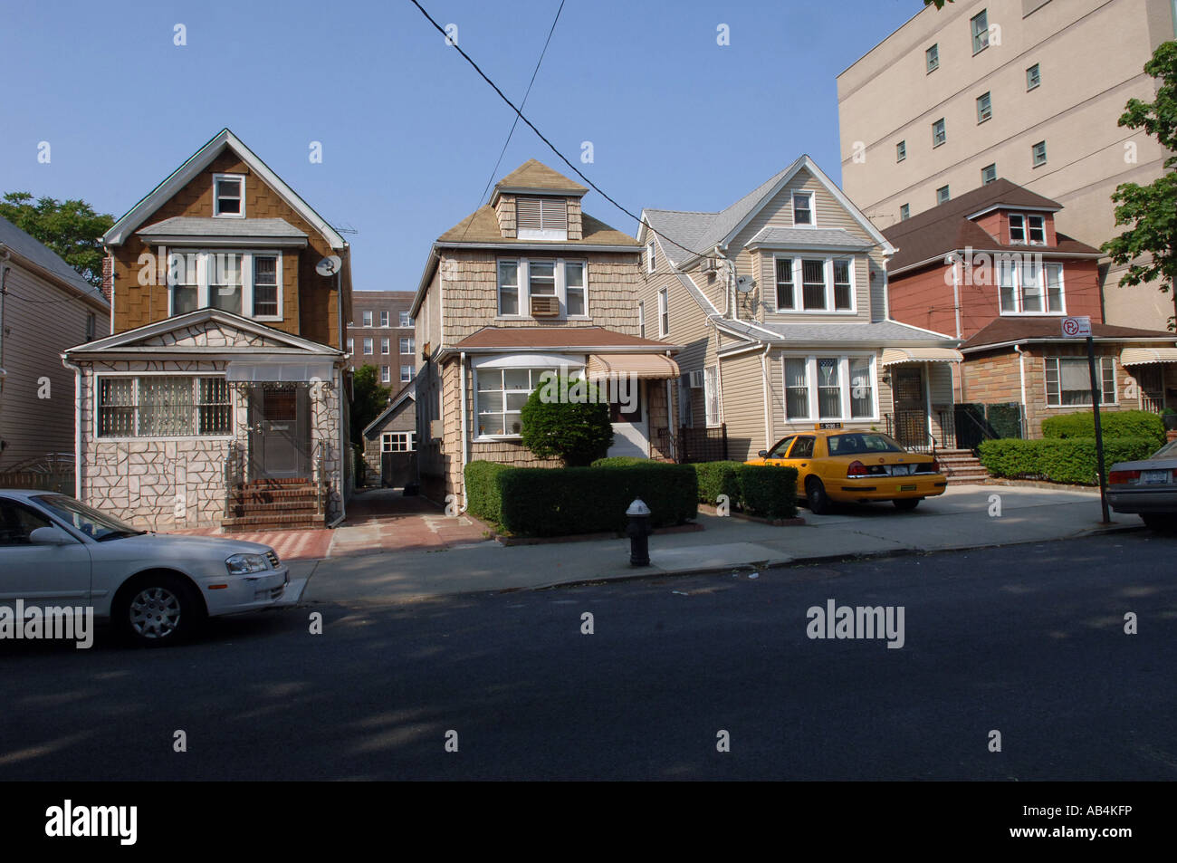 Einfamilienhäuser in der Rego Park-Viertel von Queens in New York City Stockfoto