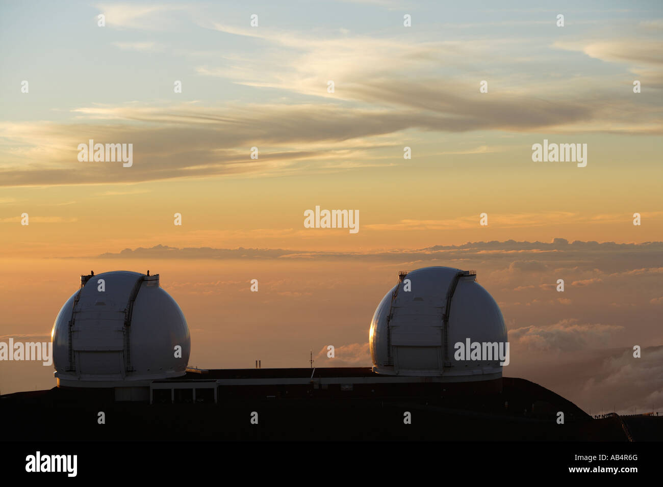 W M Keck Observatorien Mauna Kea bei Sonnenuntergang Stockfoto