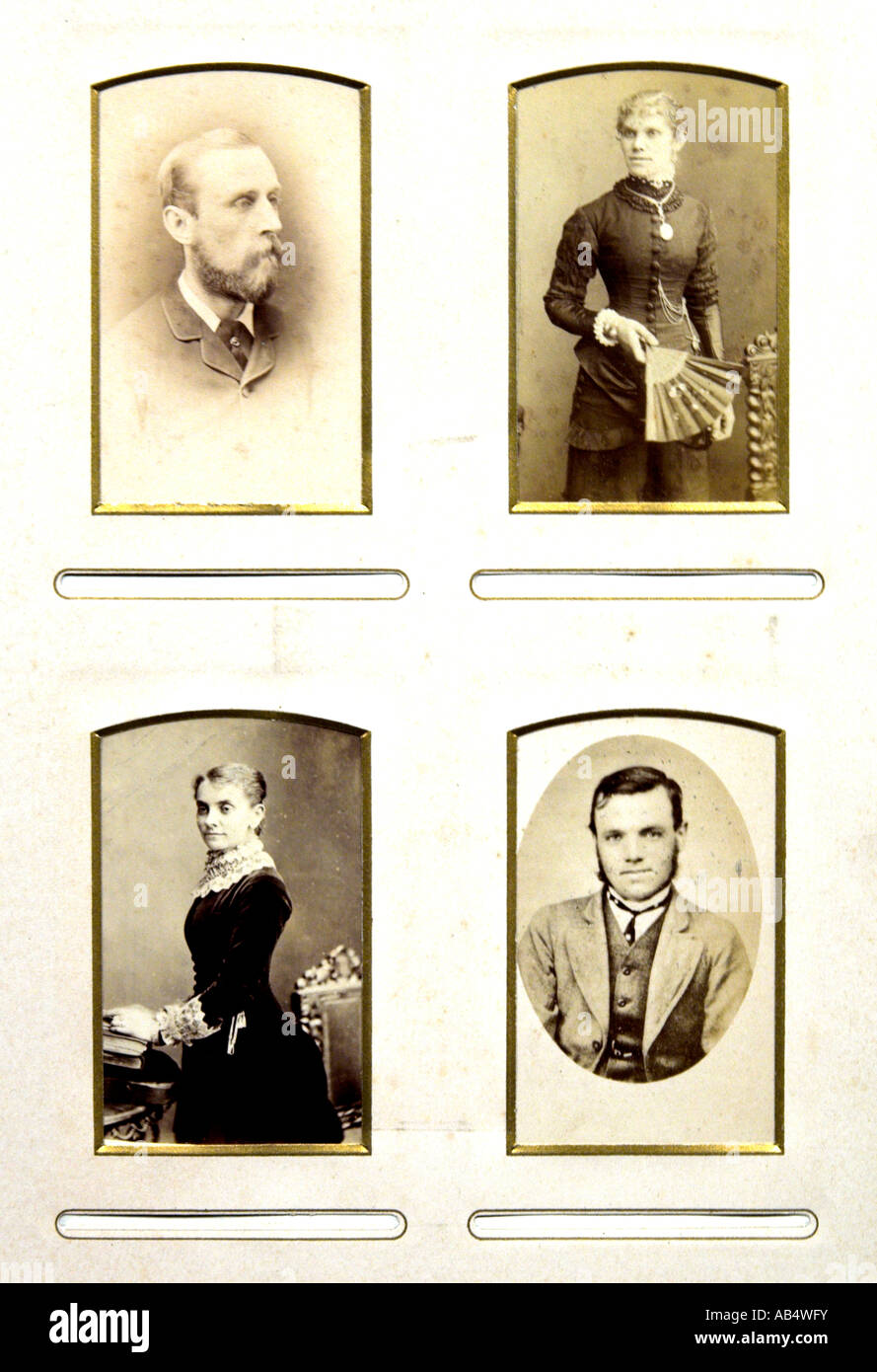 Viktorianische Fotografieren von Familienmitgliedern in einem viktorianischen Familienalbum Stockfoto