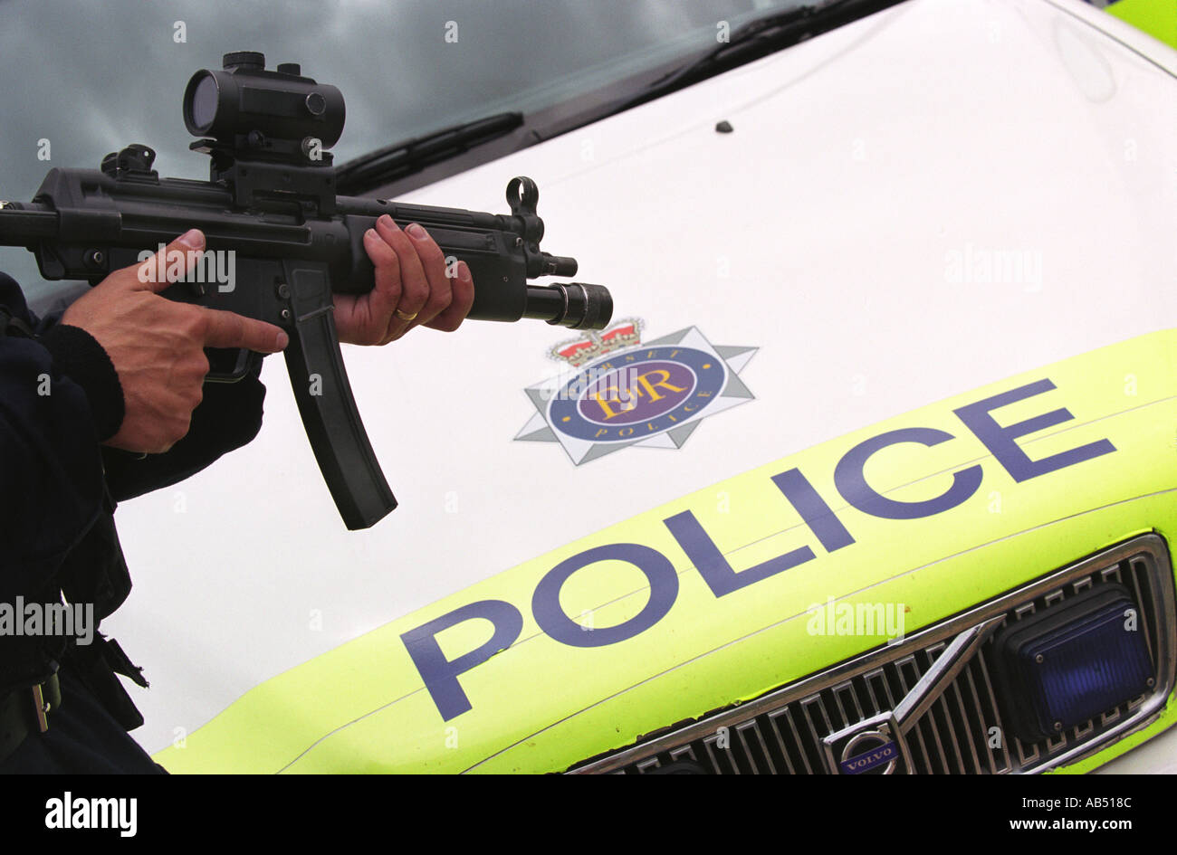 Polizei-Armed Response Unit, Großbritannien UK Polizei Pistole Stockfoto