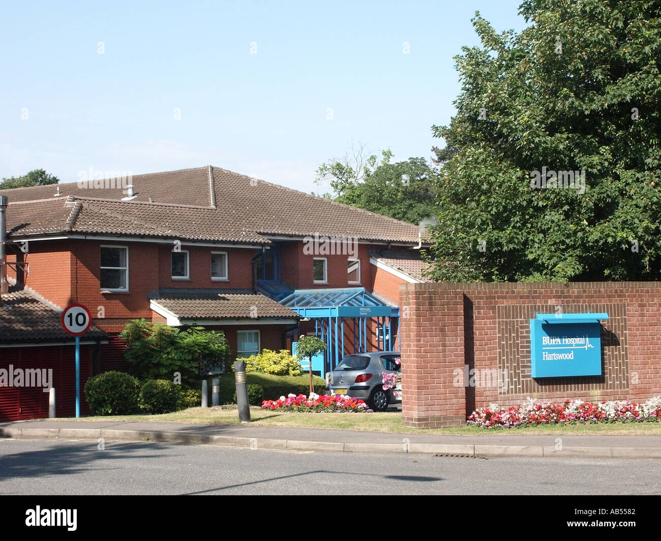 Warley Brentwood Essex BUPA Hartswood Krankenhaus Ortseingangsschild und Gebäude Stockfoto