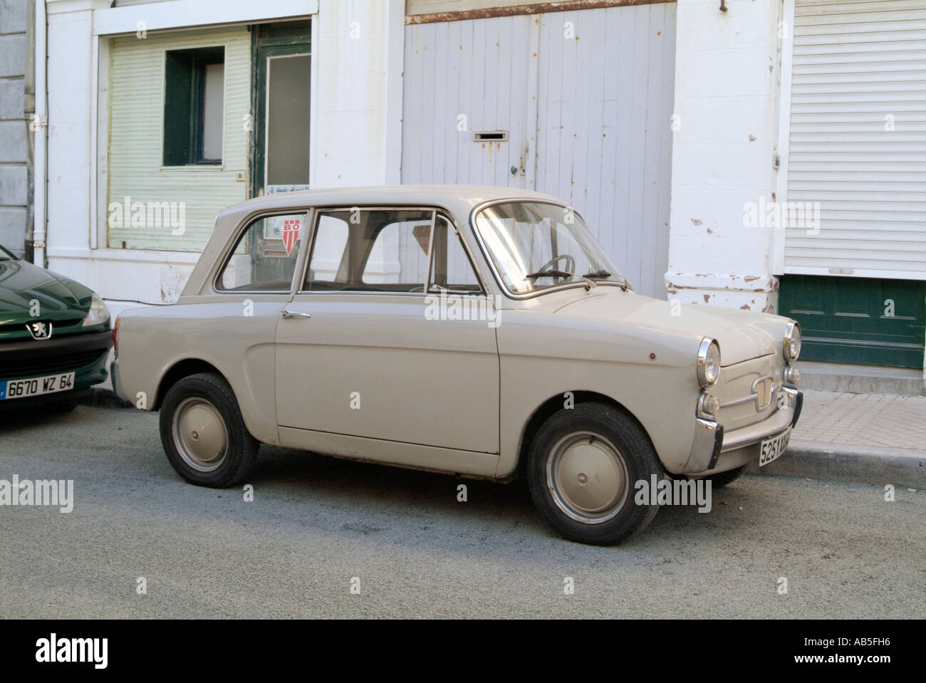 Fiat 500 Auto Stadt Klein Autos Kleine Italienische Autos Industrie Klassiker Stockfotografie Alamy