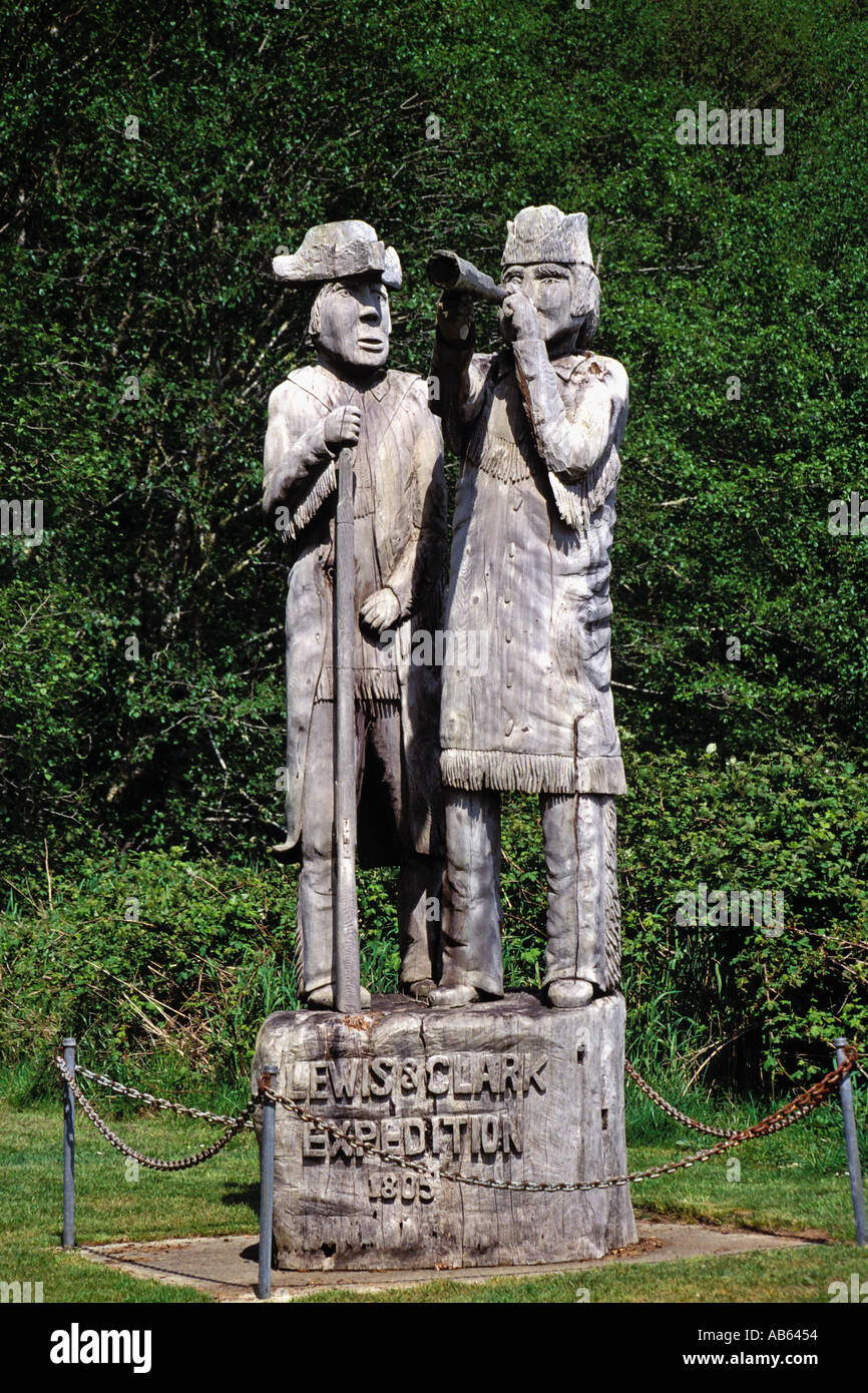 Holzskulptur des Lewis-Clark erinnert an 1805 Expedition Ankunft an Mündung des Columbia River Pazifik Chinook Stockfoto