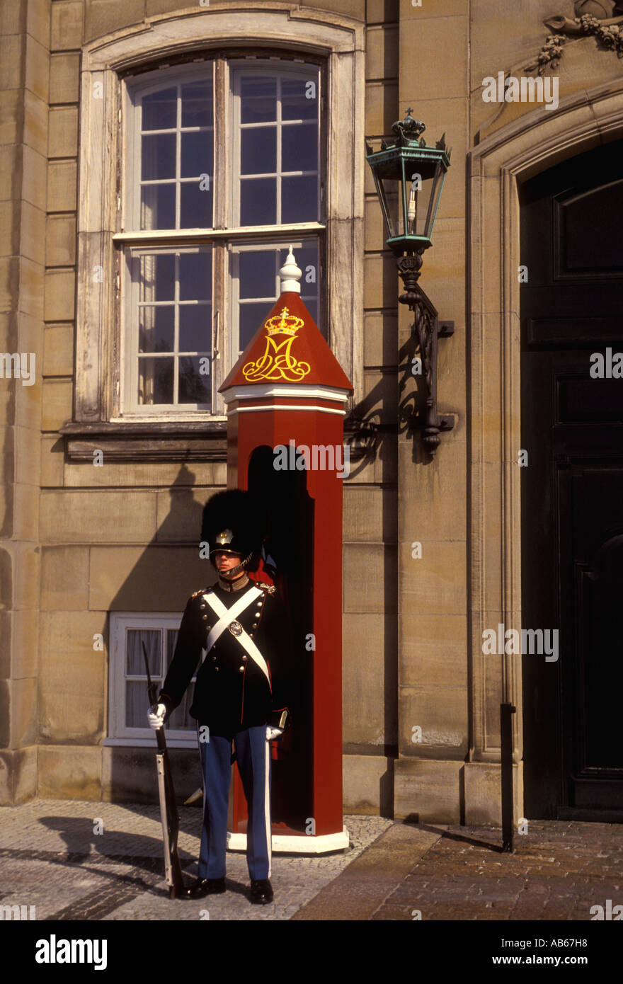 Dänen Person erwachsenen männlichen Mann Dane dänische Königliche Wache auf Amalienborg Palast Kopenhagen Dänemark Europe Stockfoto