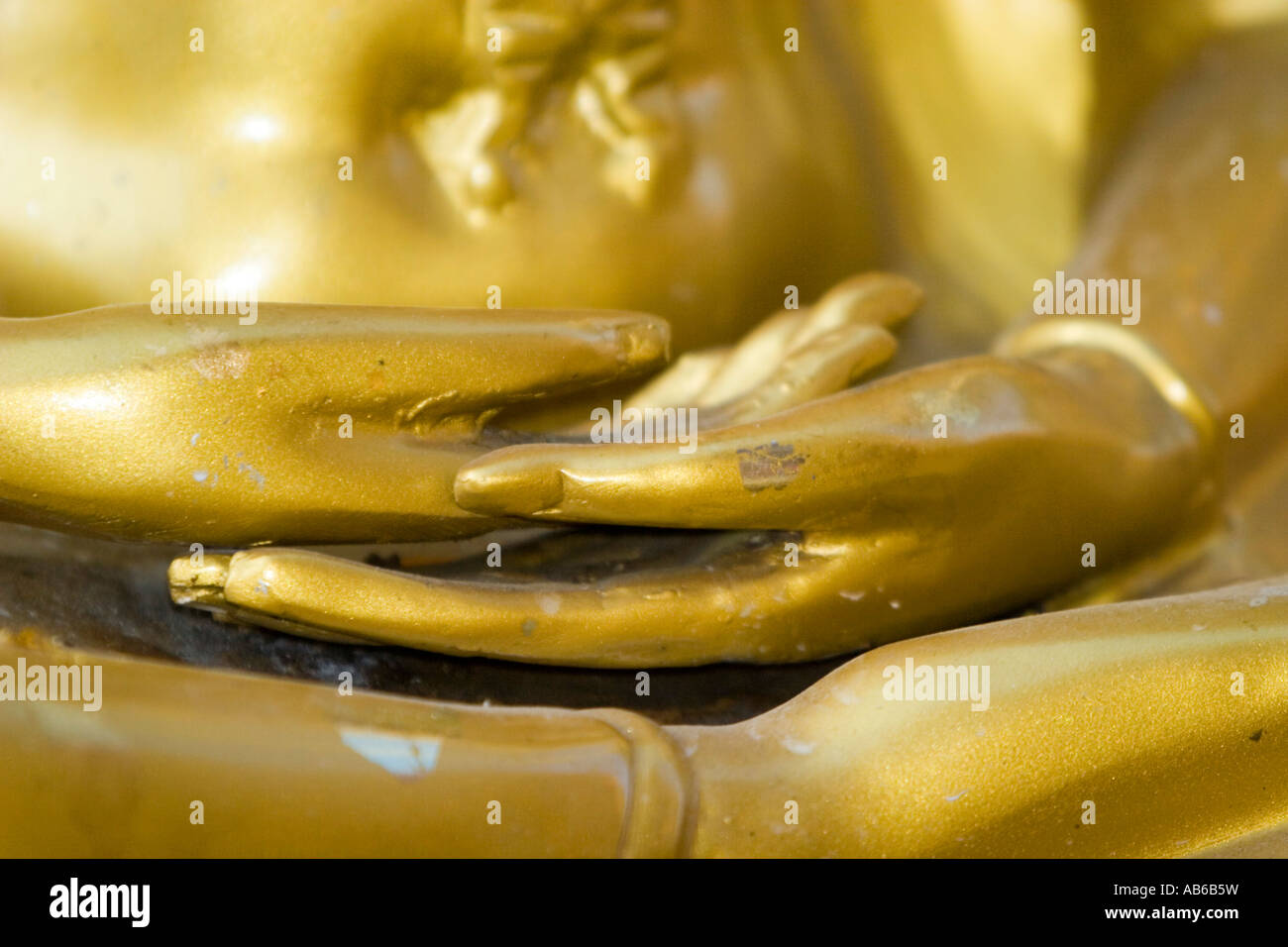 Symbolische goldene Hände des Buddha Wat Phra, dass Doi Suthep Chiang Mai Thailand Stockfoto