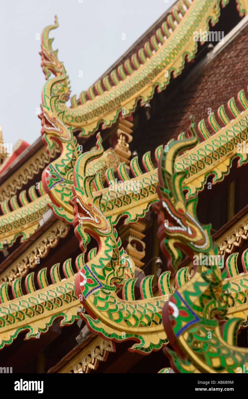 Roof Top Dragon Ornamente Wat Chet Yod Chiang Mai Thailand Stockfoto