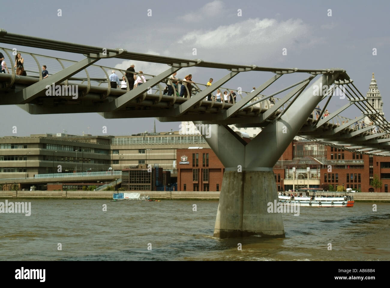 London Themse der Millennium bridge Stockfoto