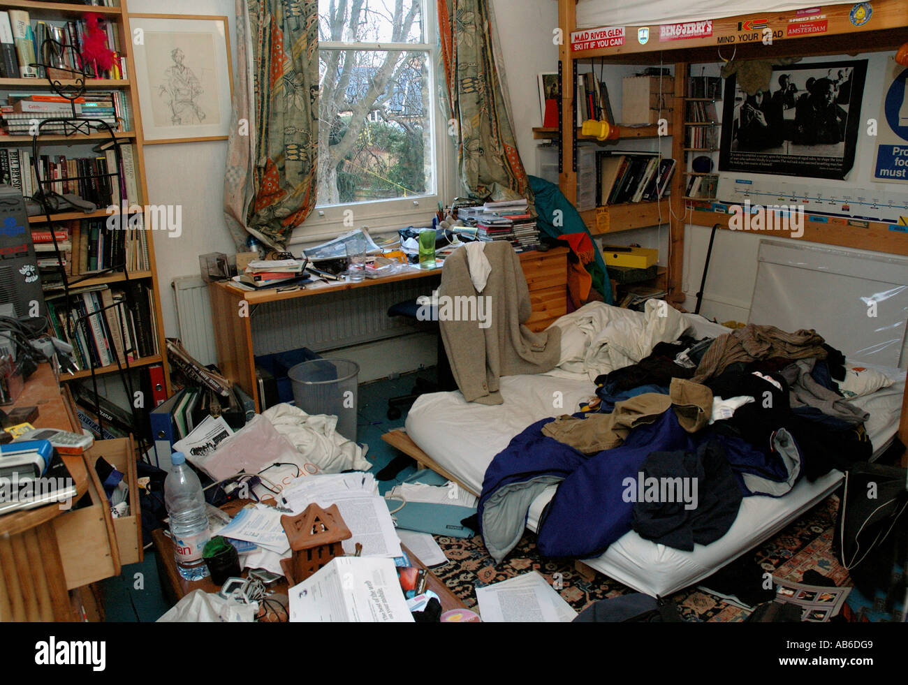 Sehr unordentlichen Zimmer von einem Teenager Stockfoto, Bild 7310280 Alamy