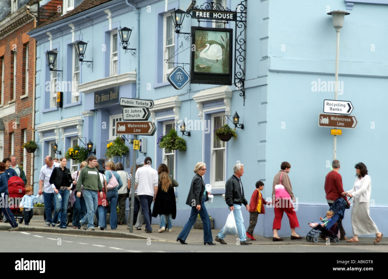 Alresford einer Kleinstadt Hampshire in England Grossbritannien Südengland. belebten Straße Stockfoto