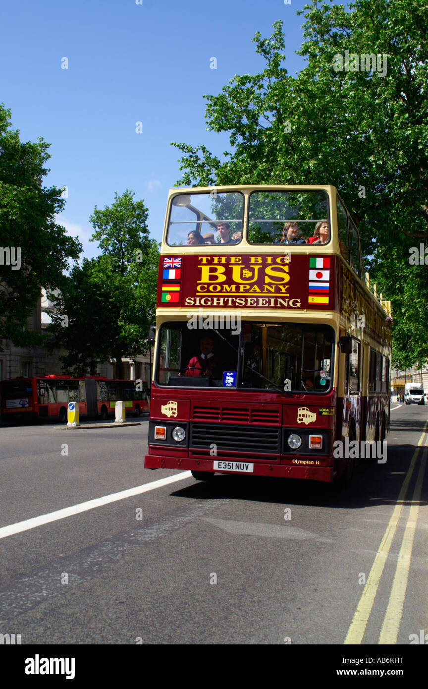 Eine der vielen organisierten Sightseeing Bustouren rund um London England UK 2007 Stockfoto