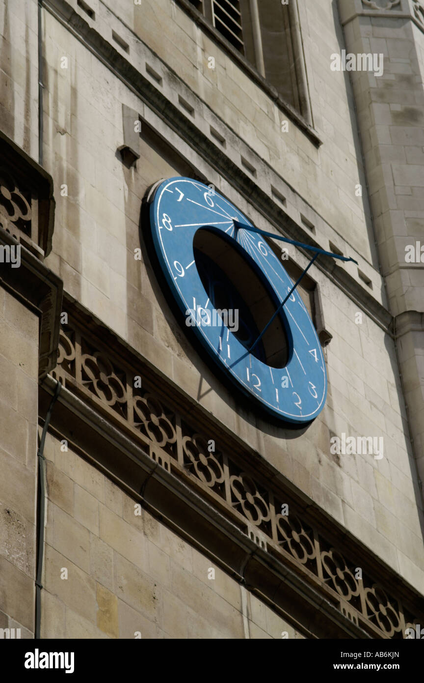 Sonnenuhr an der Kirche St. Margarets Westminster Stockfoto