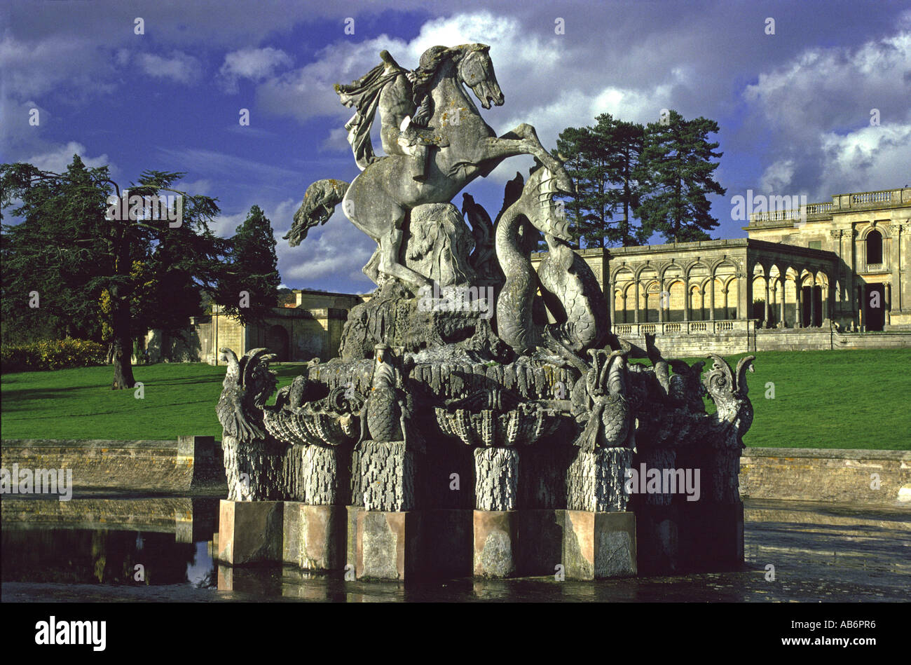 Perseus und Andromeda Brunnen am Witley Gericht, Worcestershire, England, Vereinigtes Königreich, Europa. Stockfoto