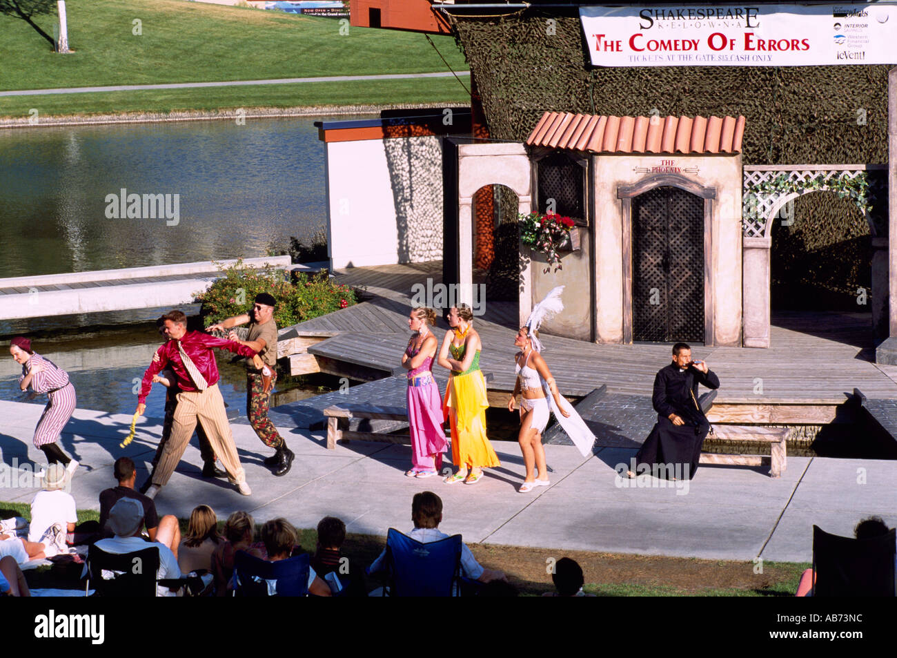 Kelowna, BC, Okanagan, British Columbia, Kanada - Schauspieler im Theater im Freien, Theateraufführung Bühne spielen im Waterfront Park Stockfoto