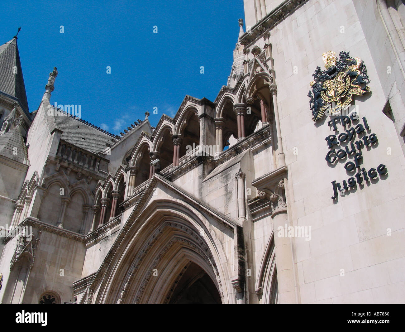 Die Royal Courts of Justice werden auch als Law Courts, Strand, Holborn, London, England, Großbritannien bezeichnet Stockfoto