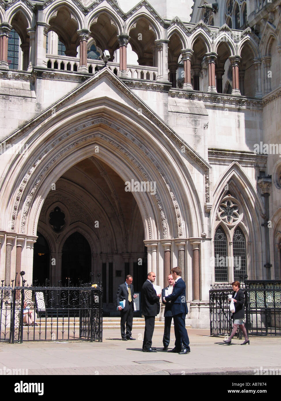 Die Royal Courts of Justice werden auch als Law Courts, Strand, Holborn, London, England, Großbritannien bezeichnet Stockfoto