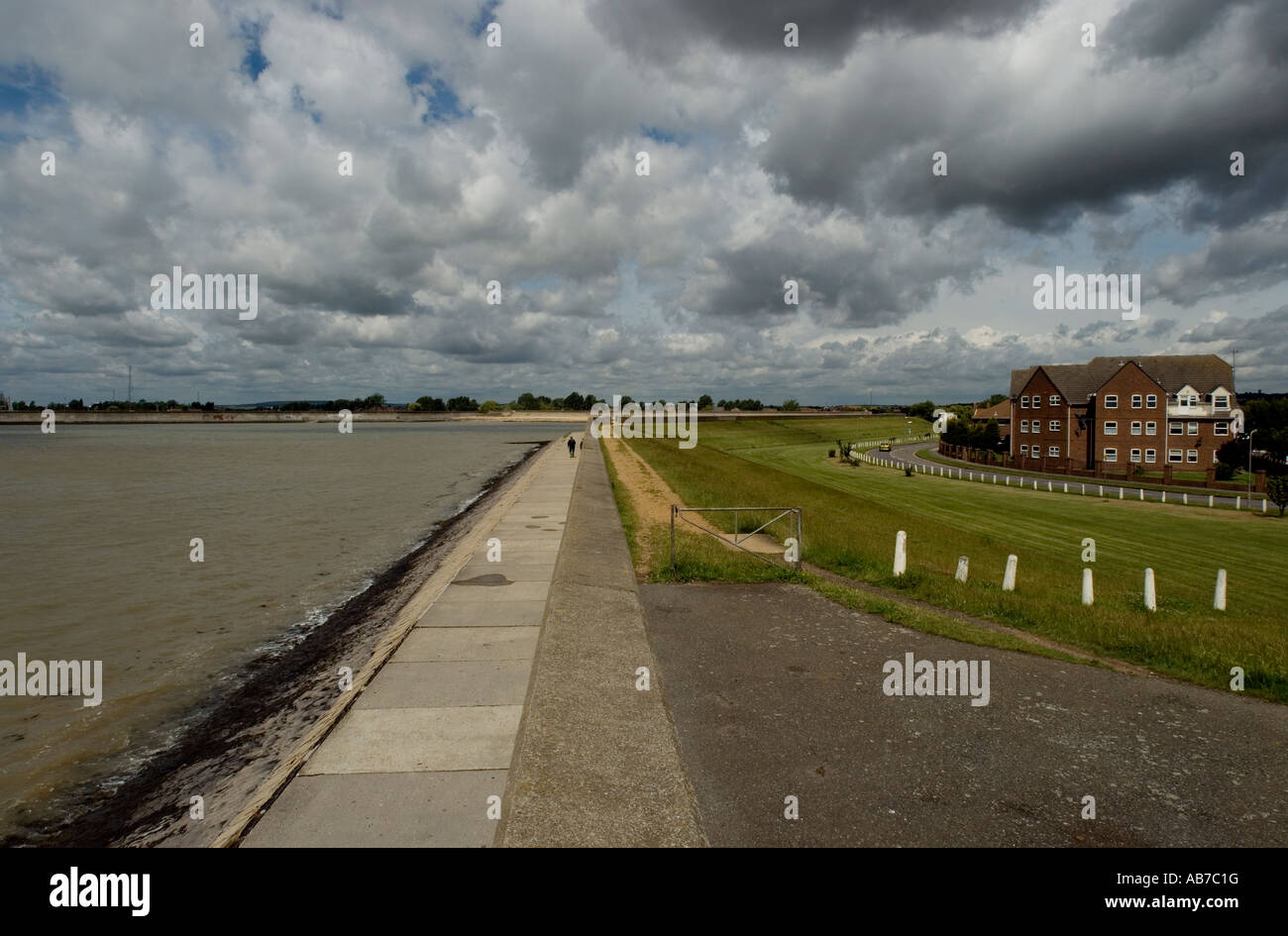 CANVEY ISLAND ESSEX ENGLAND DIE UFERMAUER HOCHWASSERSCHUTZANLAGEN 2007 Stockfoto