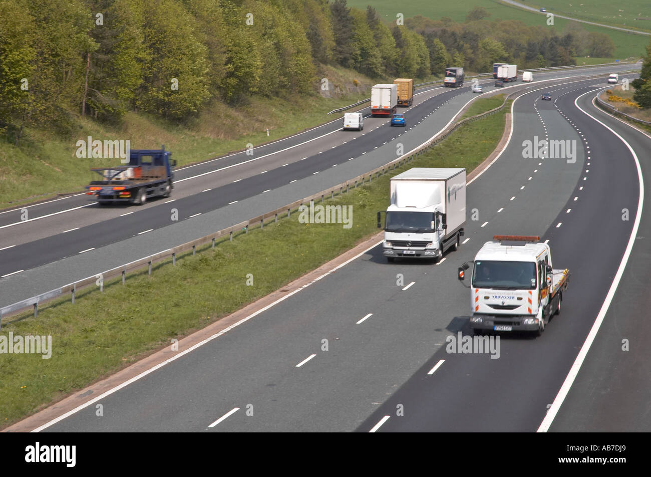 M6 Autobahn Cumbria. Straßenverbindung durch die Cumbrian Landschaft auf Lambrigg in Nordengland Stockfoto