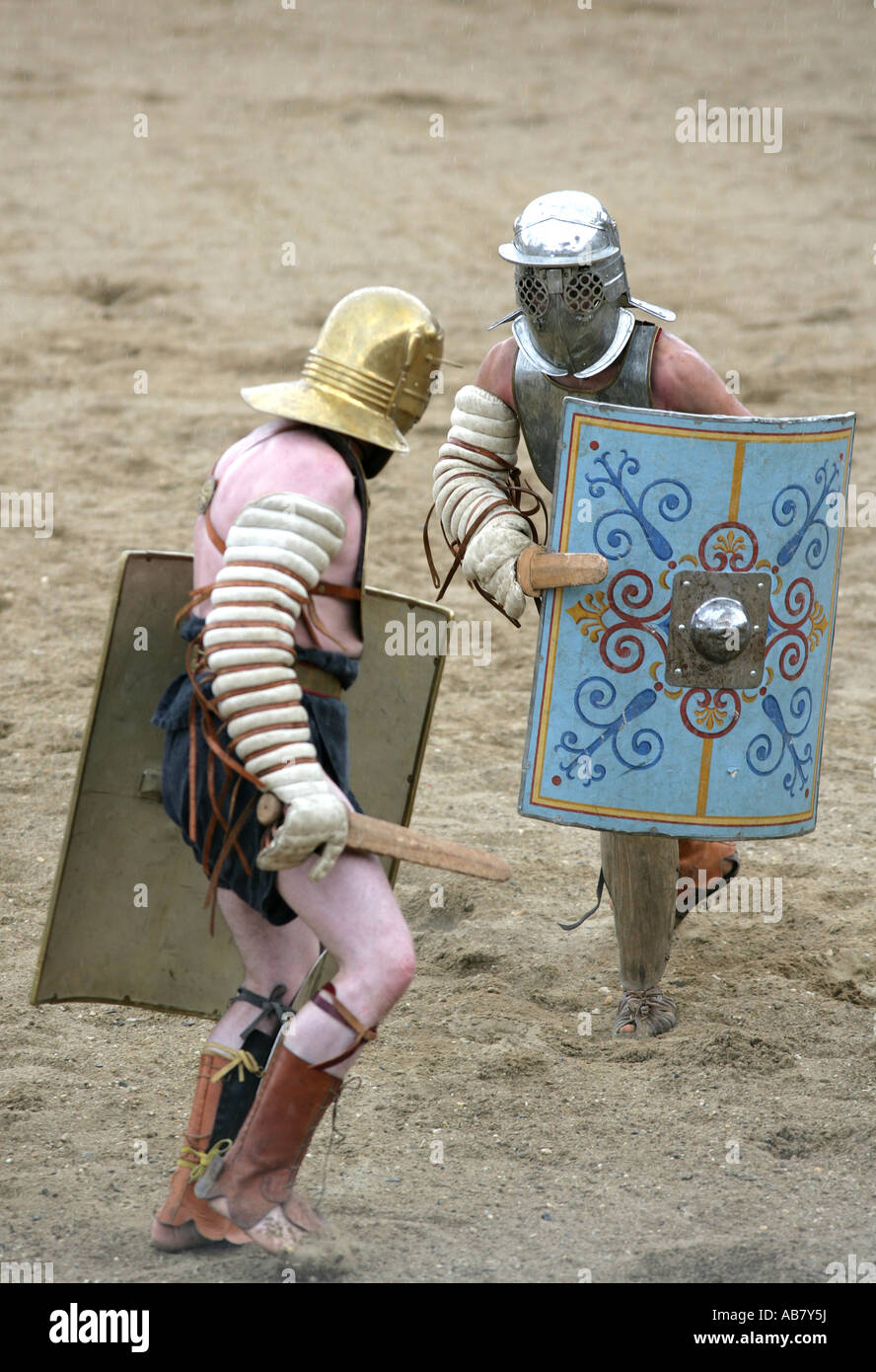 Gladiator zeigen Kampf in einem archäologischen Geschichte Park in Xanten, Deutschland. Stockfoto