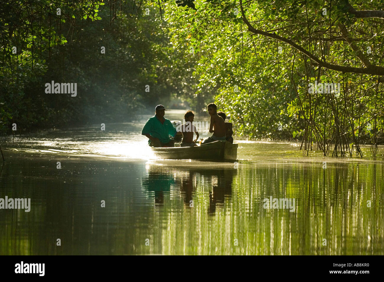 West Indies Trinidad Caroni Bird Sanctuary Boot mit touristischen Navigation durch Mangrovensumpf Caroni Bird Sanctuary Stockfoto