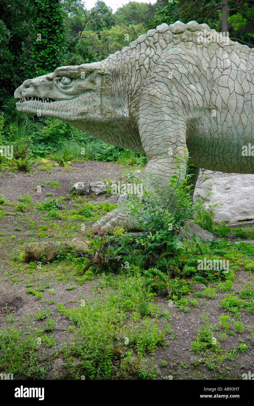 Megalosaurus Dinosaurier Statue im Crystal Palace Park London England Stockfoto