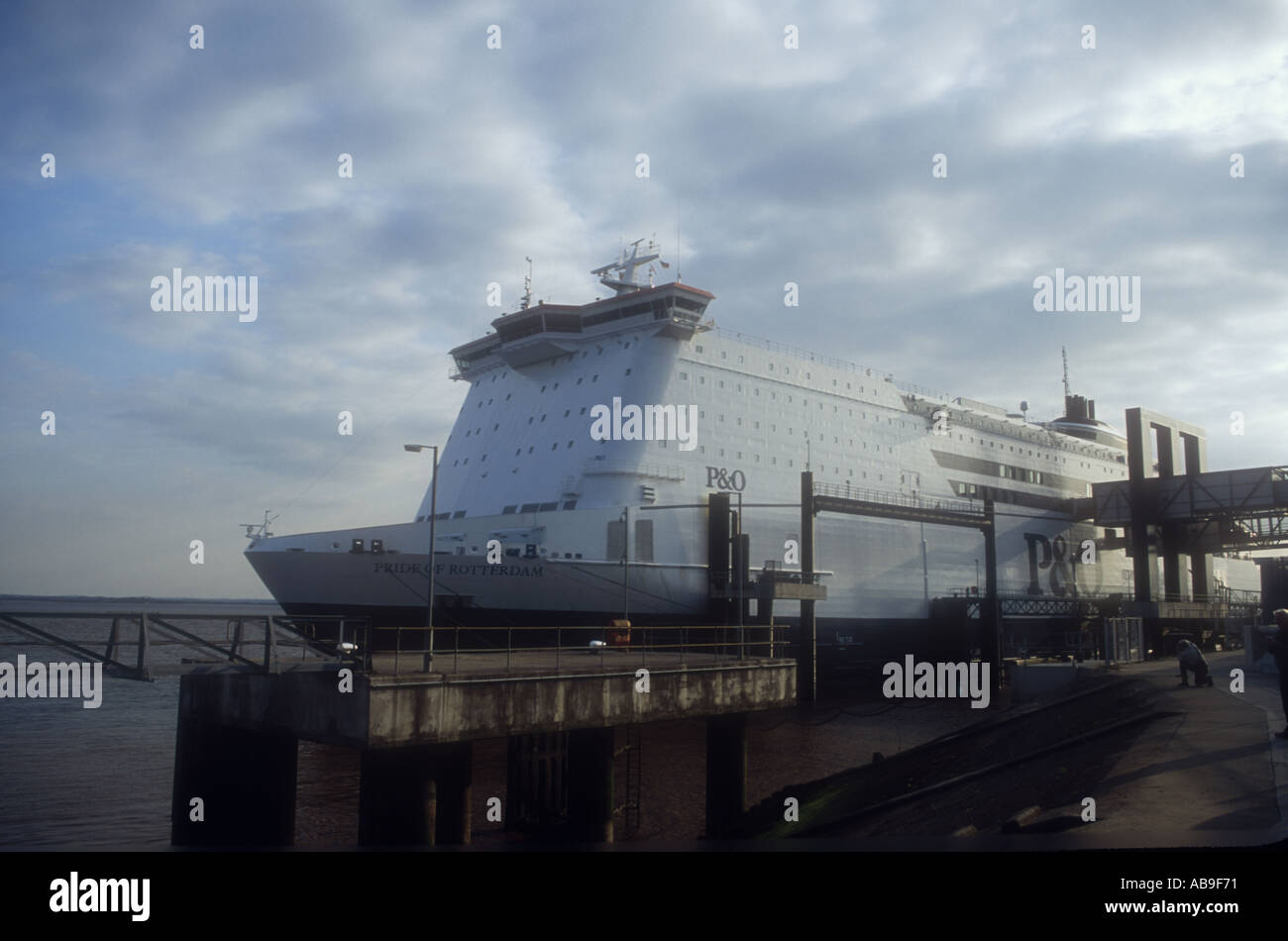P & O Nordsee Fähre Pride of Rotterdam am Fluss Seite Liegeplatz Hull England Stockfotografie