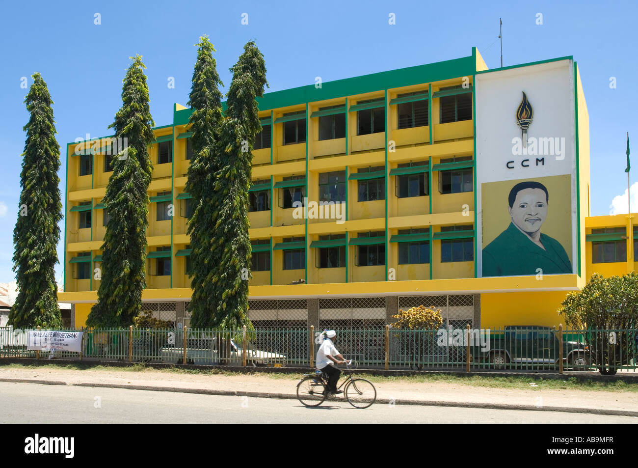 Büro der politischen Regierungspartei Chama Cha Mapinduzi (CCM, Partei der Revolution auf Suaheli) in Tanga, Tansania Stockfoto