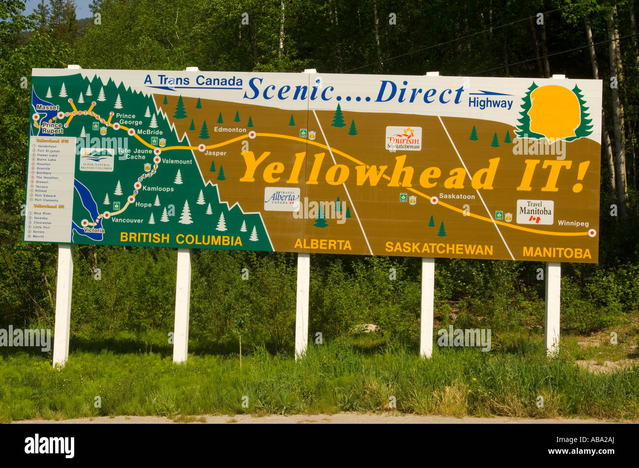 Die großen Yellowhead Highway Zeichen am Highway 16 an Rearguard Falls in b.c. Stockfoto