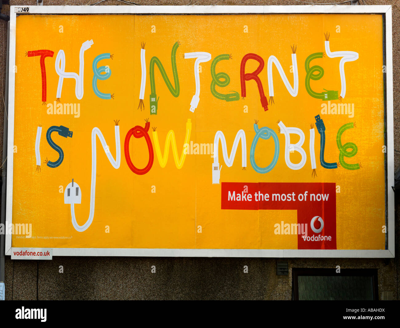 North Cheam Surrey England Vodafone Internet jetzt Mobile Werbung Stockfoto