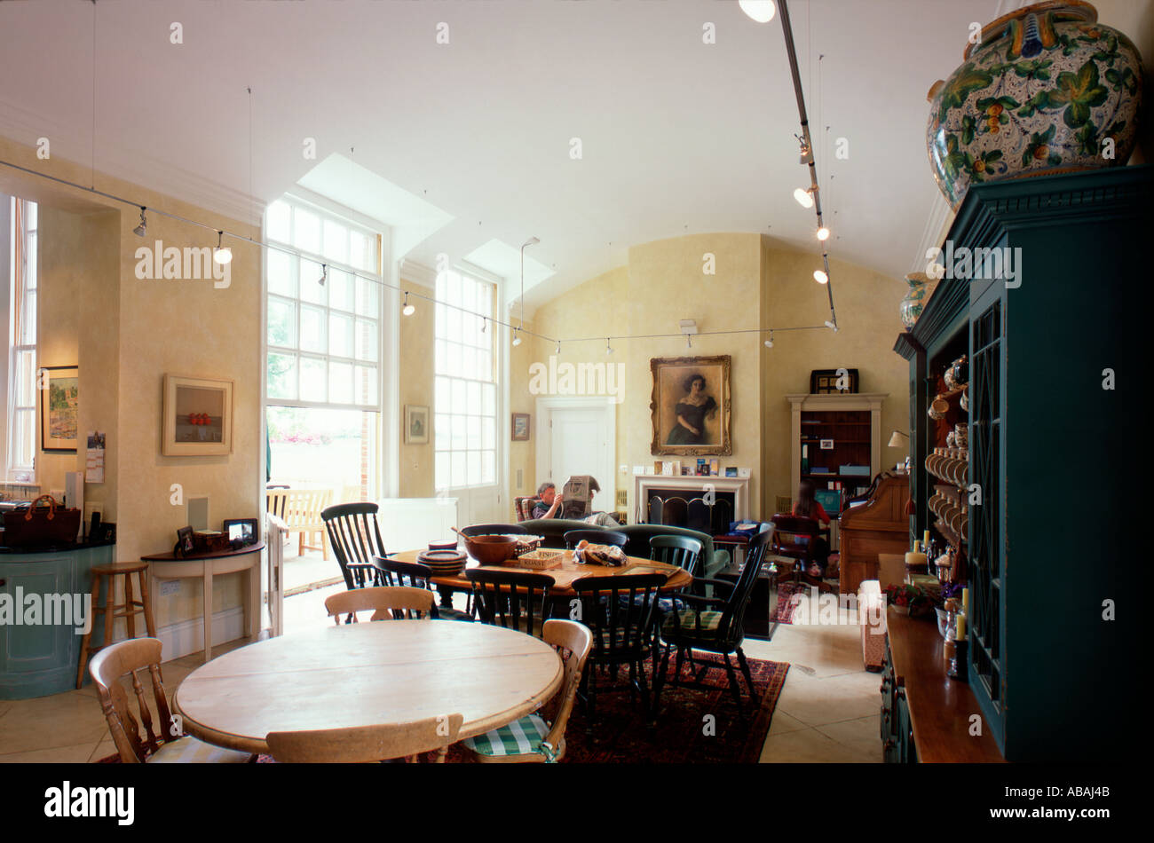 Kombinierte Essen und Wohnraum im Inneren von großen Land-Erweiterung Haus Norfolk England uk Großbritannien gb Europa Eu Stockfoto