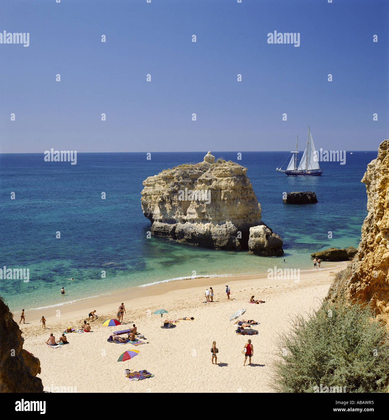 Portugal, Algarve, Albufeira, Praia de Sao Rafael Strand (São Rafael) im Sommer Stockfoto