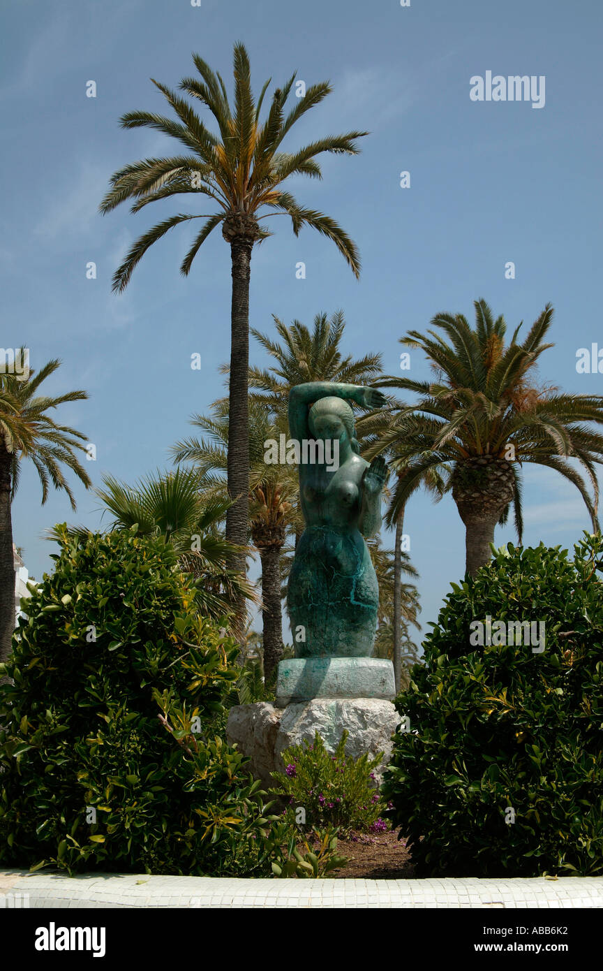 Mermaid Skulptur unter Palmen, Sitges, Costa Brava-Spanien-Europa Stockfoto