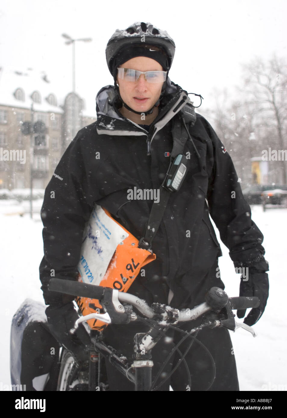Fahrradkurier im Winter München Bayern Deutschland Europa Stockfoto