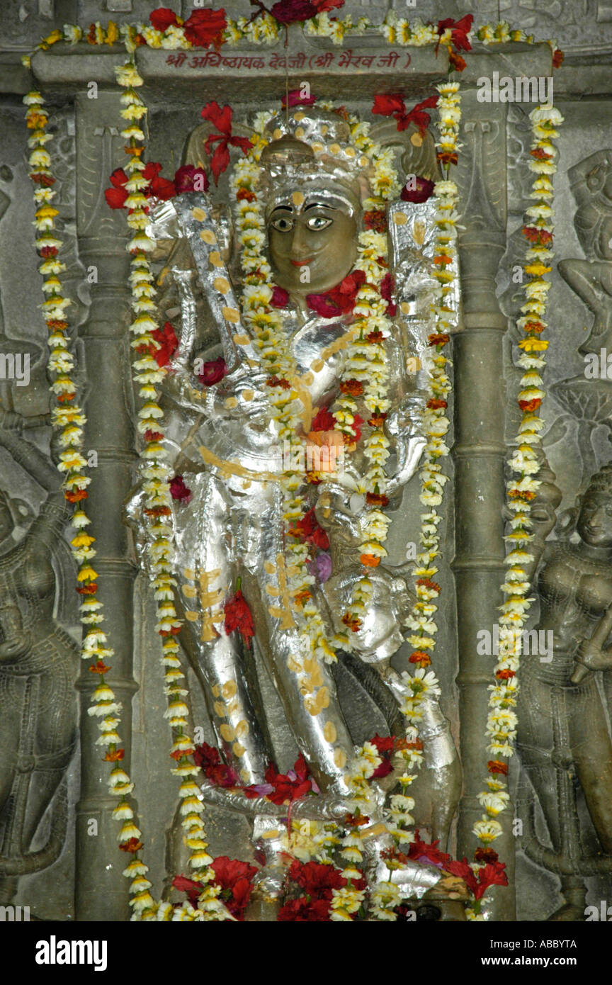 Reich verzierte Abbildung eines Gottes Jain Tempel Ranakpur Rajasthan Indien Stockfoto